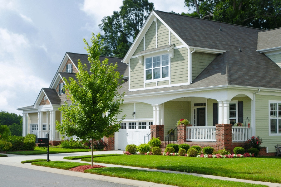 beautiful homes in a safe neighborhood with sidewalks